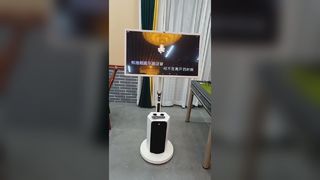 সাউন্ডবার সহ 32 ইঞ্চি স্মার্ট পোর্টেবল মনিটর