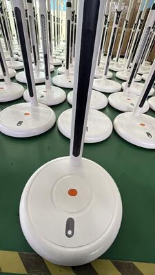 ক্যাপাসিটিভ ১০ টাচ পয়েন্ট এবং বিল্ট-ইন ব্যাটারি (৫-৬ ঘন্টা) সহ ২৩.৮ ইঞ্চি ওয়্যারলেস স্মার্ট স্ক্রিন টিভি